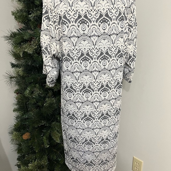 Black and White Patterned Dress Size Large - Picture 2 of 10